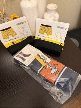 Peanuts Snoopy Boxer Briefs and Golf Navy/Orange Crew Socks Bundle Mens M NWT